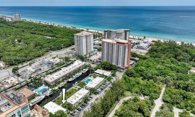 Building Photo - 901 N Birch Rd