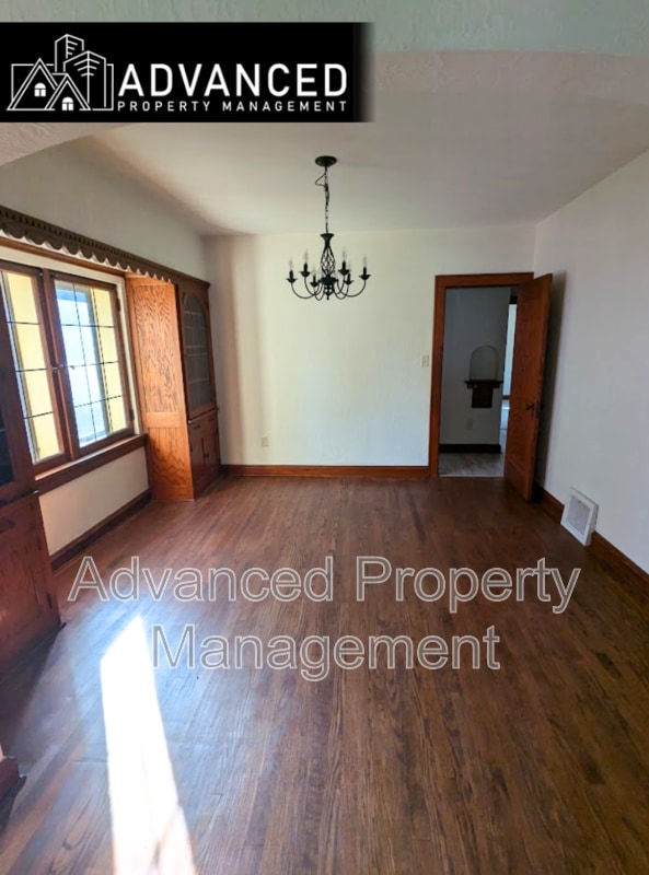 Building Photo - 3725 S Clement Ave