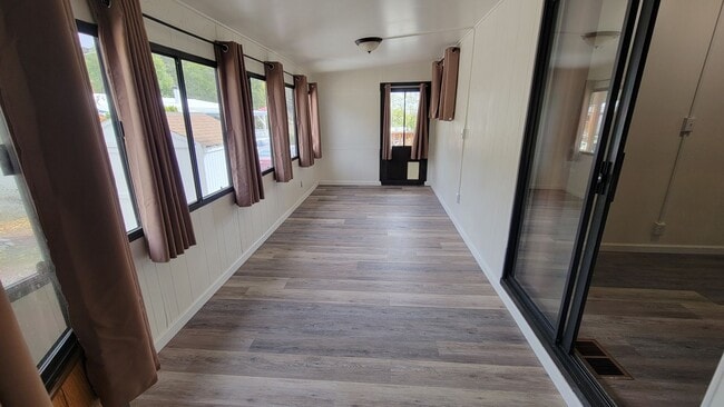 Building Photo - 912 Woodrow Way