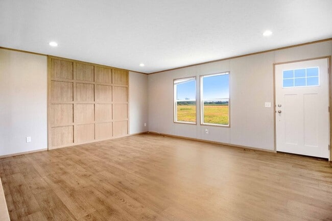 Building Photo - SPACIOUS 4 BR | 3 BA HOME W/ PLENTY OF PRI...