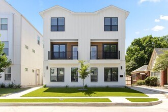 Building Photo - * MOVE IN SUMMER 7/24/2027 * 5 Bed 5.5 Bat...