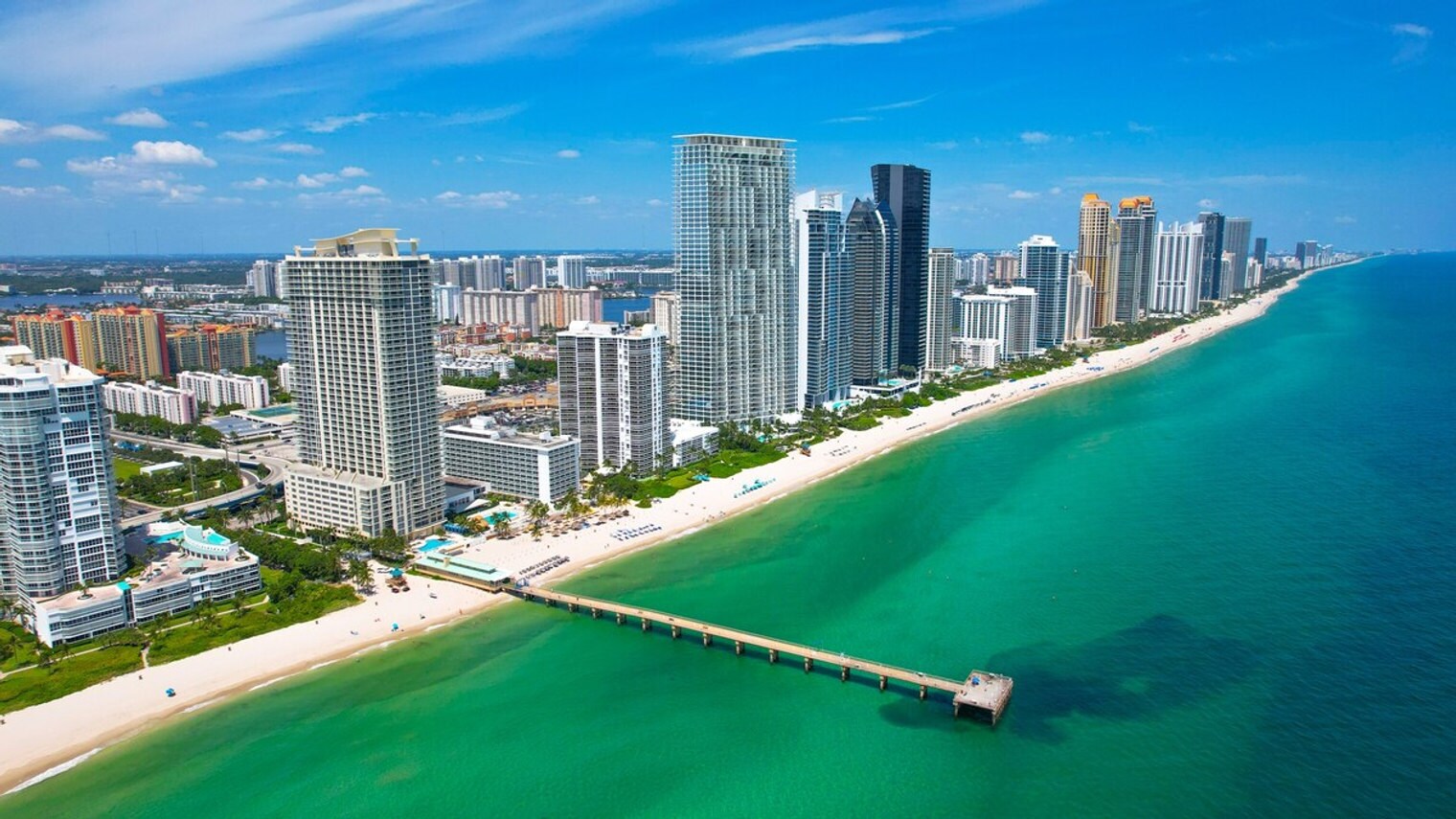 Building Photo - 16711 Collins Ave