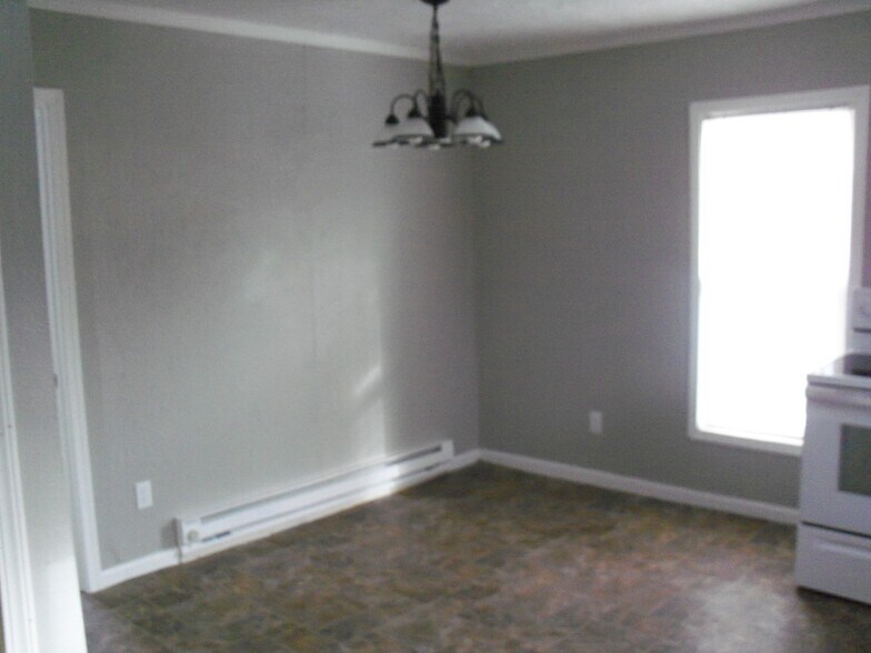 dining area - 615 E Krall St