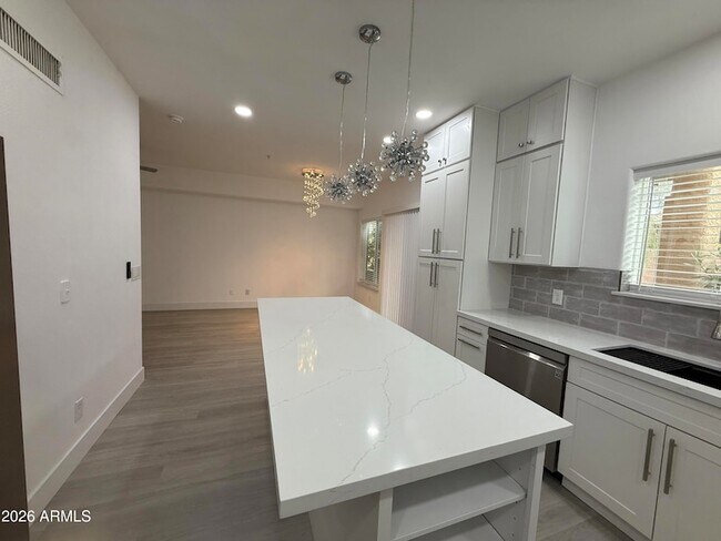 Building Photo - 12820 N Mountainside Dr