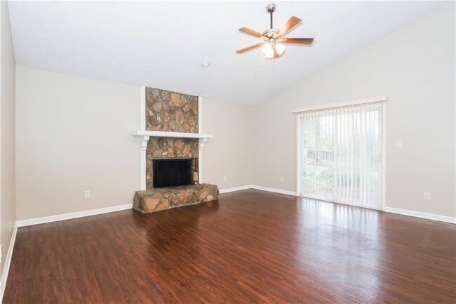 Building Photo - 8671 Woodside Ln