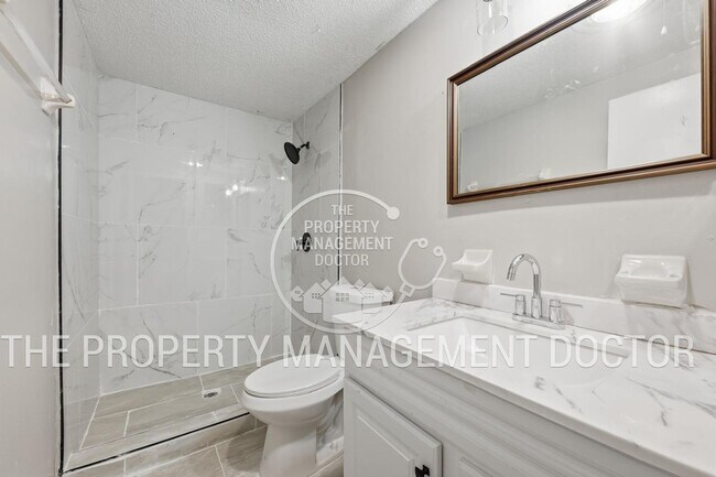 Building Photo - Modern 3/2 with an office Renovated Home in Orange Park - Ready for Immediate Move-In!