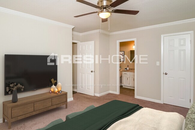 Building Photo - 2212 Cecille Dr SW