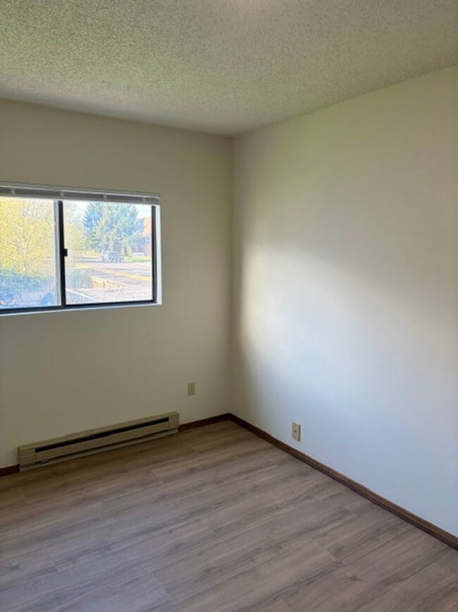 Building Photo - NEWLY UPDATED 2-Bed / 1-Bath Home – Bozeman, MT