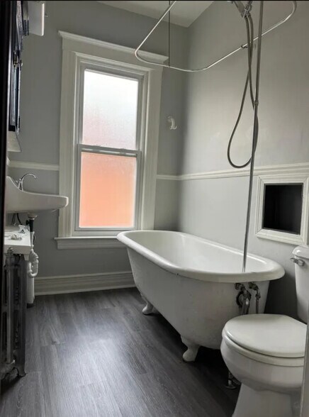 Building Photo - 4848 Commonwealth St