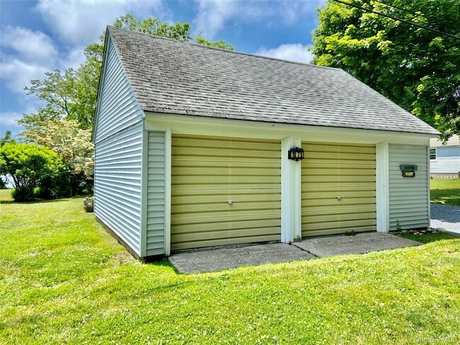 Building Photo - 1875 Bayview Ave