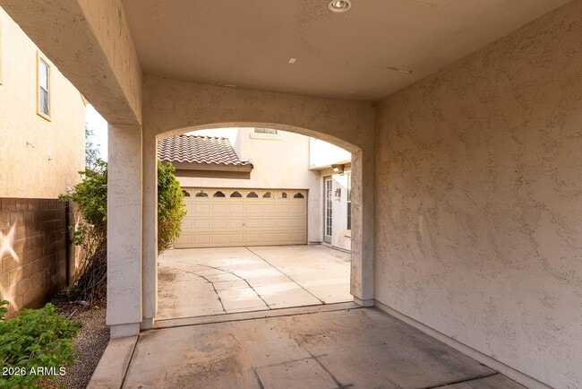 Building Photo - 2051 E Carla Vista Dr