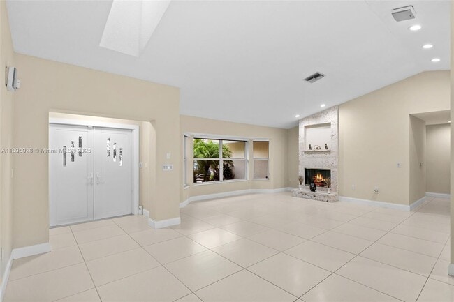 Building Photo - 1412 NE 53rd Ct