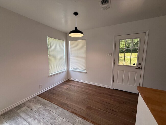 Building Photo - Charming 3-Bedroom Home with Hardwood Floors & Spacious Backyard