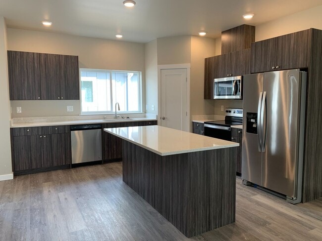 Building Photo - 668 E Street