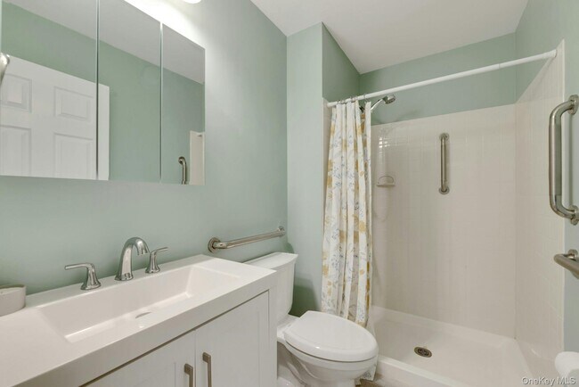 Building Photo - 2555 Youngs Ave