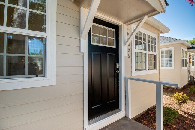 Building Photo - 19th 4-Plex - 000004