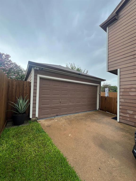 Building Photo - 18710 Sandelford Dr
