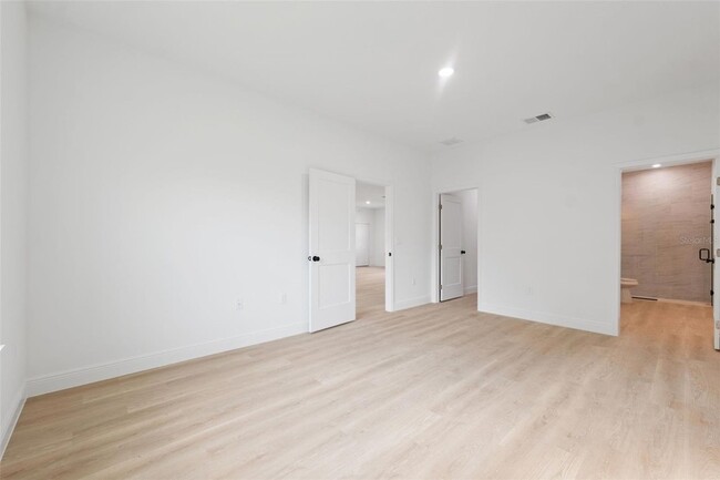 Building Photo - 746 Marion Oaks Manor