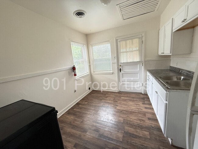 Building Photo - 981 Chatwood St
