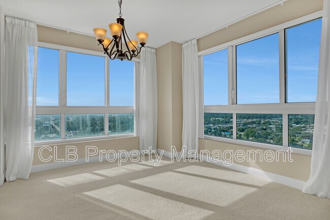 Building Photo - 231 Riverside Dr