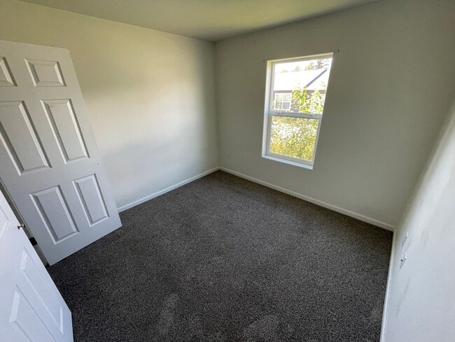 Building Photo - 4733-4739 W Adirondack Circle