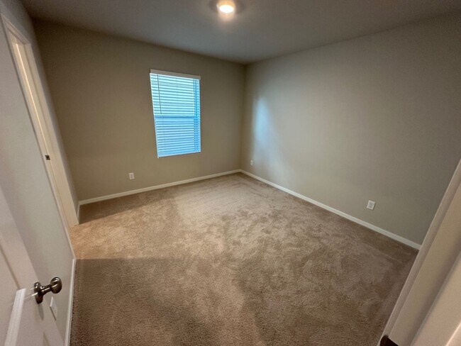 Building Photo - RENTAL! Spacious 6-Bedroom Home Near JBLM – Built in 2025
