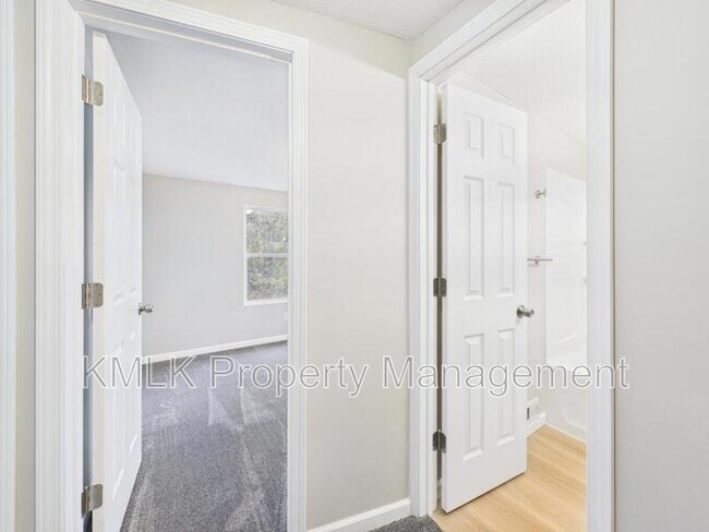 Building Photo - 9042 Maple Grove Rd