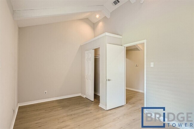 Building Photo - 306 Trailridge Dr