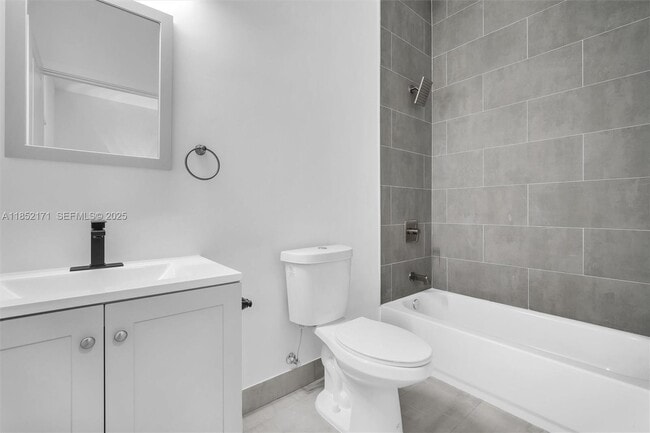 Building Photo - 309 NW 7th Ct