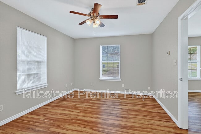 Building Photo - 1219 W Elm St