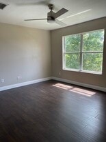 Building Photo - 829 Camargo Way