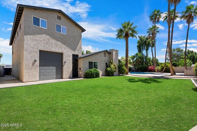 Building Photo - 5751 E Ludlow Dr