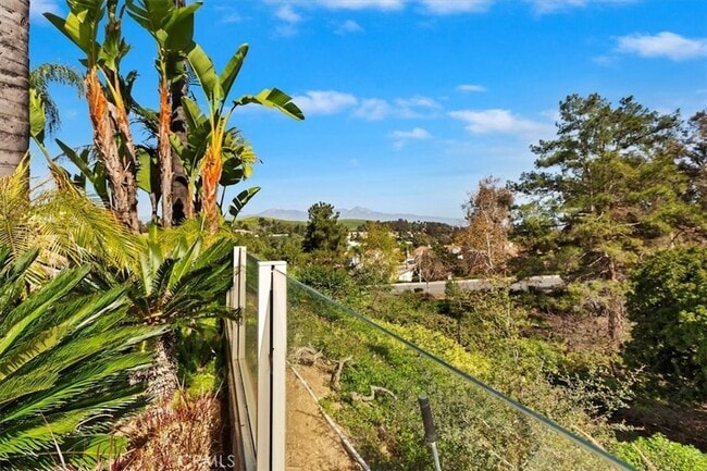 Building Photo - 2446 Cll Bienvenida