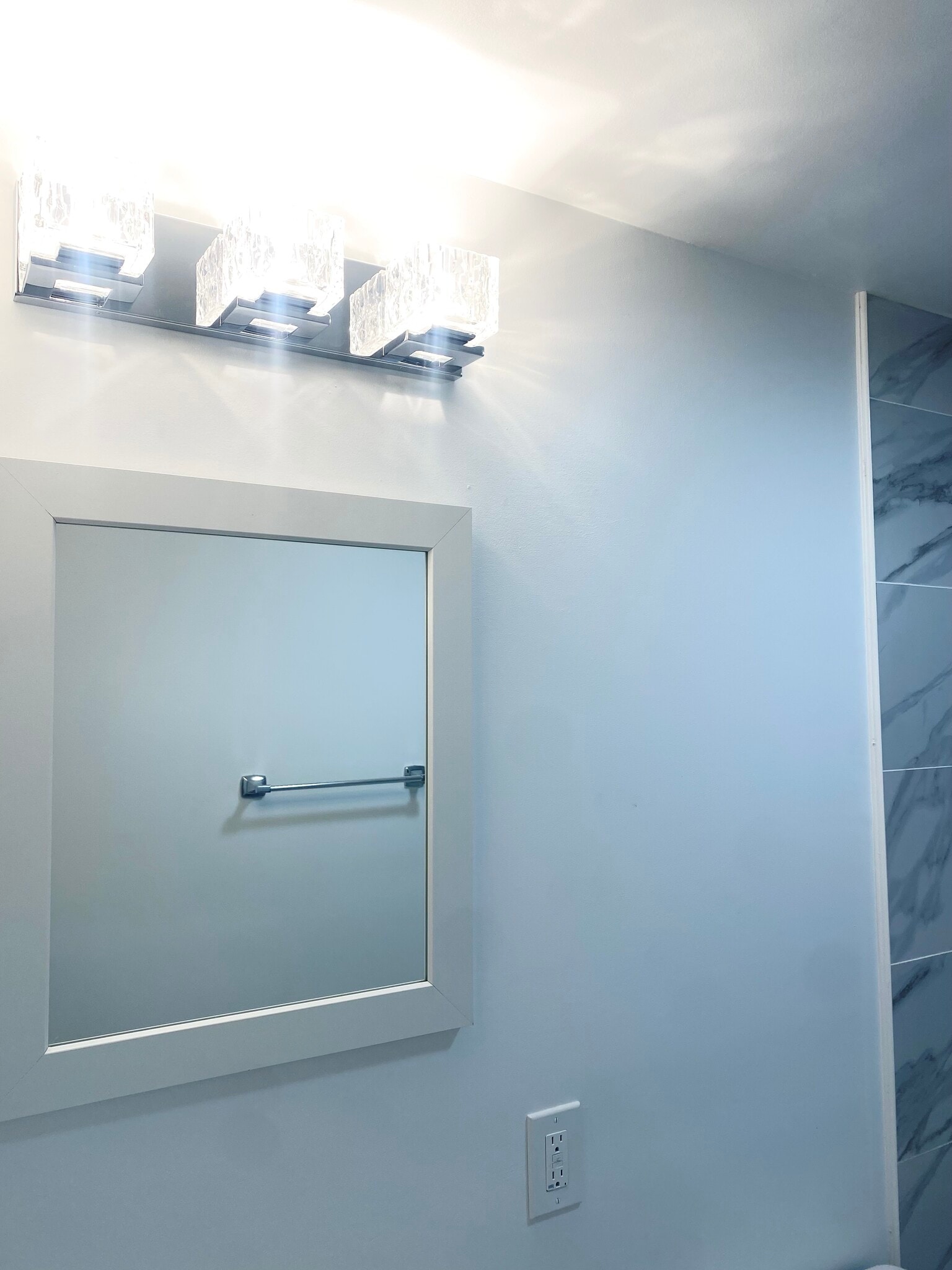 Building Photo - 317 Alexander Ave