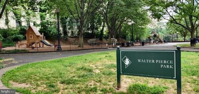 Building Photo - Sunny 1 bedroom/1 bath in Adams Morgan!