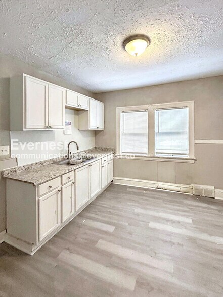 Building Photo - 12110 Lenacrave Ave