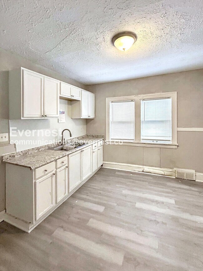 Building Photo - 12110 Lenacrave Ave