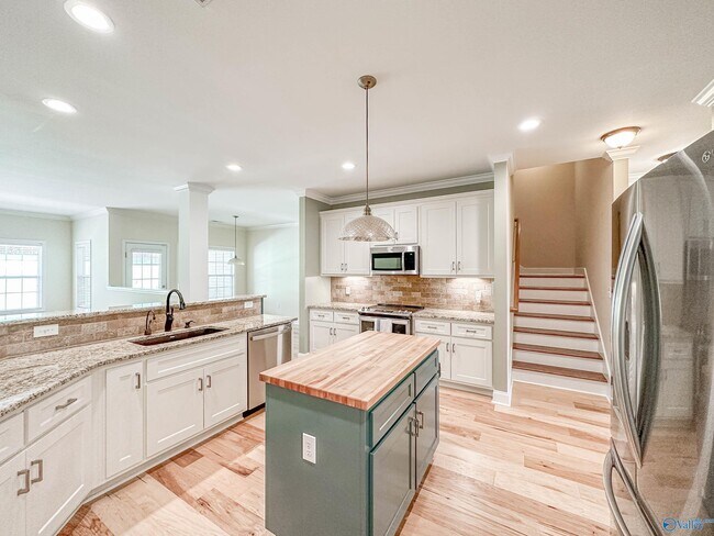 Building Photo - 2303 Palisades Ct SW
