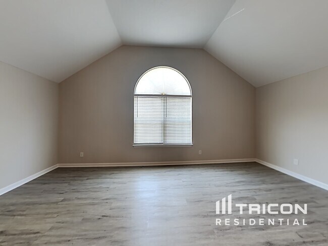 Building Photo - 142 Lyndhurst Dr