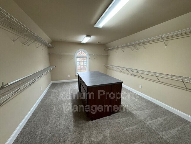 Building Photo - 917 Wallace Falls Dr