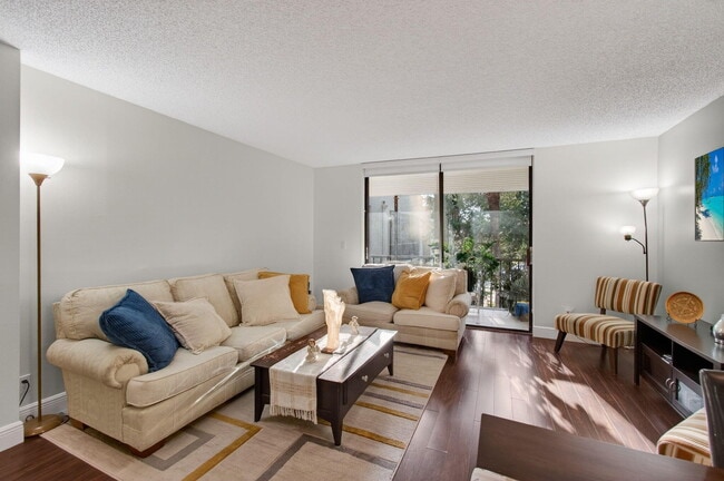 Building Photo - 5220 Las Verdes Cir