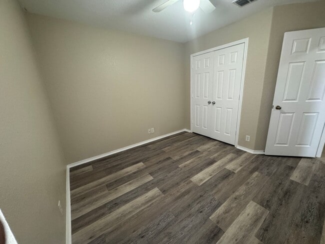 Building Photo - COMFORTABLE HOME | SINGLE STORY  |  CLOSE TO HWY 151 & 410 | SHOPPING & RESTAURANTS