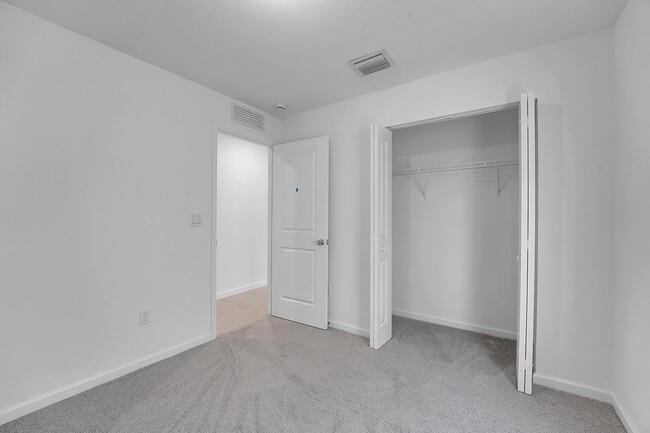 Building Photo - 5936 Mangrove Dr