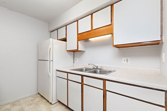 Building Photo - 2 Bedroom, 1 Bath Apartment at the Brookside Apartments!