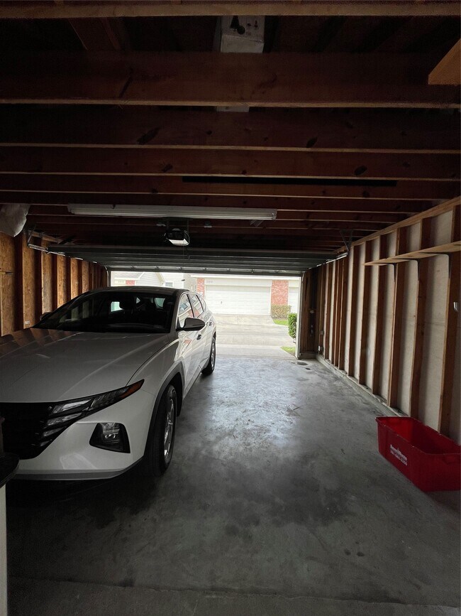 Building Photo - 2117 Kemah Village Dr