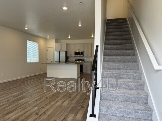 Building Photo - 203 E Arcade Dr