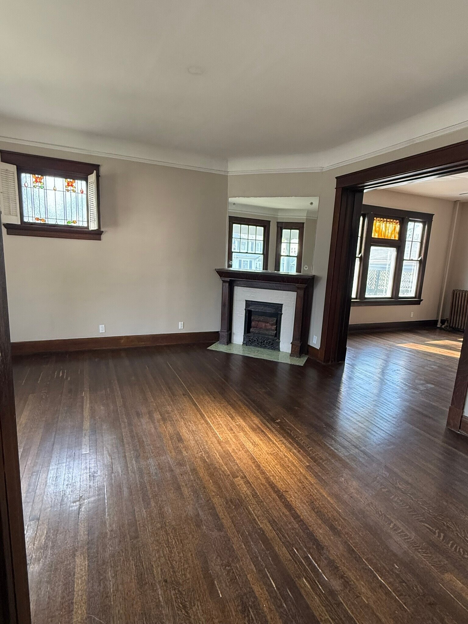 Building Photo - 907 Main St