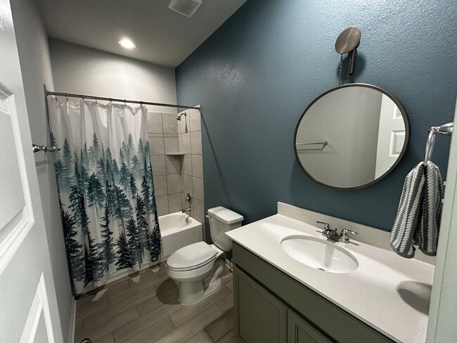 Building Photo - 3BR/2BA single-family home with fenced yard and attached garage in Jarrell, TX.