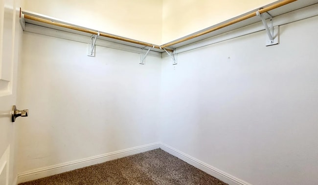 Building Photo - Beautifully Remolded Upscale 2 bed 2 bath ...