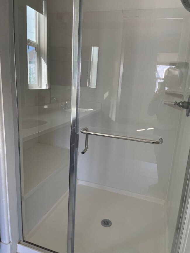 Building Photo - Spacious 3 Bedroom Home in Quiet Neighborhood - Solar Included!